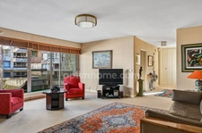 Parc Montsouris,  Appartement 3 pièces de 88m2 avec 2 balcons, cave et parking