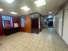  Rumilly  emplacement numéro 1 pas de porte de local commercial bureaux 182 m2 env 
