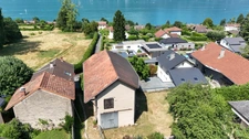 Tresserve (vue lac du Bourget)  tenements immobilier de 280 m2 env avec corps de ferme, garage, atelier.