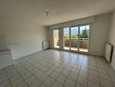 la motte servolex appartement 2 pièces 46 m2 env avec balcon et cave.
