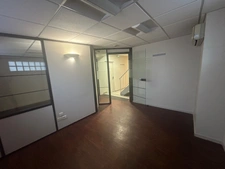  Rumilly  emplacement numéro 1 pas de porte de local commercial bureaux 182 m2 env 