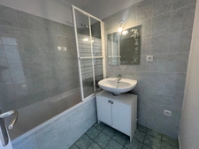 la motte servolex appartement 2 pièces 46 m2 env avec balcon et cave.