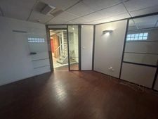  Rumilly  emplacement numéro 1 pas de porte de local commercial bureaux 182 m2 env 