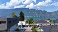 Tresserve (vue lac du Bourget)  tenements immobilier de 280 m2 env avec corps de ferme, garage, atelier.