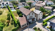 Tresserve (vue lac du Bourget)  tenements immobilier de 280 m2 env avec corps de ferme, garage, atelier.
