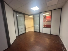  Rumilly  emplacement numéro 1 pas de porte de local commercial bureaux 182 m2 env 