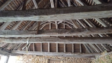 Belle maison en pierre avec sol en pisé, sur plus de 5ha avec étang