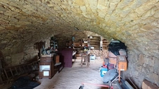 Belle maison en pierre avec sol en pisé, sur plus de 5ha avec étang