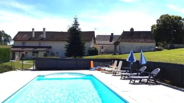 Propriete/Gites 6 hectares, Proche de THENON (24)