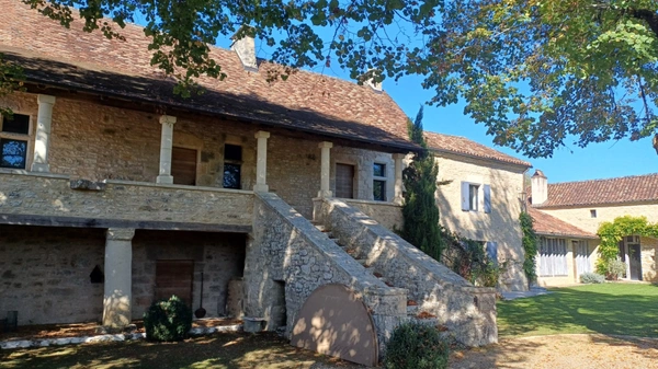 Propriete à vendre 7 pièces à 17 minutes de l'entrée de Périgueux.