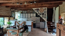 Belle maison en pierre avec sol en pisé, sur plus de 5ha avec étang