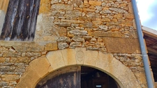 Belle maison en pierre avec sol en pisé, sur plus de 5ha avec étang
