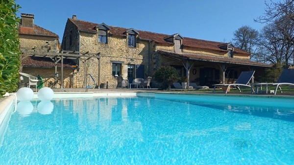 Superbe propriété à vendre 9 pièces Proche de VERGT et SAINTE ALVERE (24)