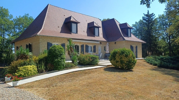 Proche Cubjac Superbe maison à vendre 8 pièces 