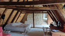 Belle maison en pierre avec sol en pisé, sur plus de 5ha avec étang