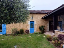 Bel ensemble immobilier avec 1 gite ou maison d'amis, piscine, au calme et sans vis à vis