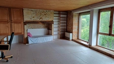 Belle maison en pierre avec sol en pisé, sur plus de 5ha avec étang