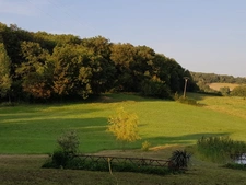 Belle maison en pierre avec sol en pisé, sur plus de 5ha avec étang