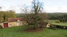 Château du 17éme dans un superbe environnement aux portes de Périgueux