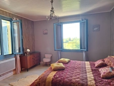 Bel ensemble immobilier avec 1 gite ou maison d'amis, piscine, au calme et sans vis à vis