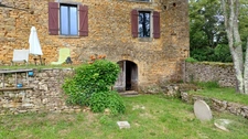 Belle maison en pierre avec sol en pisé, sur plus de 5ha avec étang