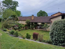 Bel ensemble immobilier avec 1 gite ou maison d'amis, piscine, au calme et sans vis à vis