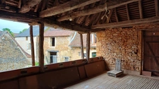Belle maison en pierre avec sol en pisé, sur plus de 5ha avec étang