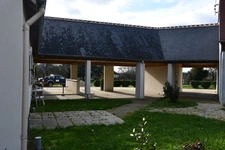 Centre bourg de La Celle st Avant avec tous ses commerces, ensemble immobilier de 3 logements individuels de plain-pied pour 150 m² habitables