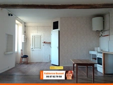 Centre ville de St SAVIN (86310) -  A vendre immeuble de 3 logements  comprenant 10 pièces  sur un terrain de 424 m²