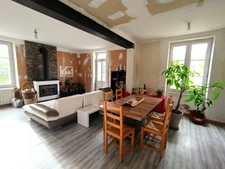 Au cœur de Sepmes, charmant village à 5 mn de Ste Maure et de l'autoroute A10, belle maison en pierre de 140 m² habitables sur 1495 m² de terrain.