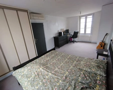Au cœur de Sepmes, charmant village à 5 mn de Ste Maure et de l'autoroute A10, belle maison en pierre de 140 m² habitables sur 1495 m² de terrain.