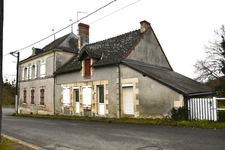 LE GRAND PRESSIGNY (Sud 37), belle maison de caractère composée de 3 logements indépendants et offrant 259 m² habitables pour 11 pièces, sur un terrain arboré d'environ 7 360 m².