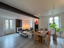Au cœur de Sepmes, charmant village à 5 mn de Ste Maure et de l'autoroute A10, belle maison en pierre de 140 m² habitables sur 1495 m² de terrain.