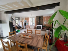 Au cœur de Sepmes, charmant village à 5 mn de Ste Maure et de l'autoroute A10, belle maison en pierre de 140 m² habitables sur 1495 m² de terrain.