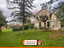 Mauprévoir centre, maison sur 2 niveaux offrant plus de 90 m² habitables avec 3 chambres, sur un terrain clos et arboré de 1 706 m²