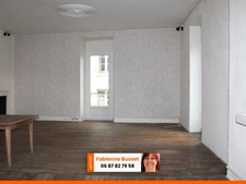 Centre ville de St SAVIN (86310) -  A vendre immeuble de 3 logements  comprenant 10 pièces  sur un terrain de 424 m²
