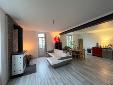 Au cœur de Sepmes, charmant village à 5 mn de Ste Maure et de l'autoroute A10, belle maison en pierre de 140 m² habitables sur 1495 m² de terrain.