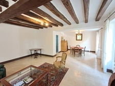 L'Île Bouchard, très belle demeure de caractère offrant 220 m² habitables, sur un parc arboré de 5 345 m², 7 chambres, nombreuses dépendances, cave et piscine.