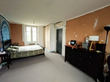 Au cœur de Sepmes, charmant village à 5 mn de Ste Maure et de l'autoroute A10, belle maison en pierre de 140 m² habitables sur 1495 m² de terrain.