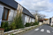 Centre bourg de La Celle st Avant avec tous ses commerces, ensemble immobilier de 3 logements individuels de plain-pied pour 150 m² habitables