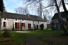 Marcé/Esves - Ancien moulin et ses nombreuses dépendances - Maison principale, grange, 2 gîtes + autres dépendances - Terrain de 5000 m²
