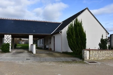 Centre bourg de La Celle st Avant avec tous ses commerces, ensemble immobilier de 3 logements individuels de plain-pied pour 150 m² habitables