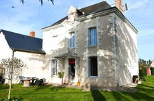 Centre de Port de Piles, maison de caractère en pierre de taille, 210 m² habitables sur un terrain clos de 4805 m²