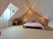 L'Île Bouchard, très belle demeure de caractère offrant 220 m² habitables, sur un parc arboré de 5 345 m², 7 chambres, nombreuses dépendances, cave et piscine.