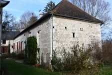 Marcé/Esves - Ancien moulin et ses nombreuses dépendances - Maison principale, grange, 2 gîtes + autres dépendances - Terrain de 5000 m²