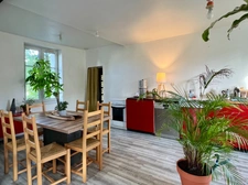 Au cœur de Sepmes, charmant village à 5 mn de Ste Maure et de l'autoroute A10, belle maison en pierre de 140 m² habitables sur 1495 m² de terrain.