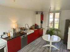 Au cœur de Sepmes, charmant village à 5 mn de Ste Maure et de l'autoroute A10, belle maison en pierre de 140 m² habitables sur 1495 m² de terrain.