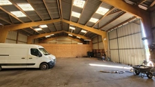 37800  DRACHE - A vendre bâtiment d'activité garage automobile libre de toute occupation - Surface 500 m² sur terrain 4 000 m²