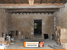 Centre ville de St SAVIN (86310) -  A vendre immeuble de 3 logements  comprenant 10 pièces  sur un terrain de 424 m²
