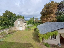 L'Île Bouchard, très belle demeure de caractère offrant 220 m² habitables, sur un parc arboré de 5 345 m², 7 chambres, nombreuses dépendances, cave et piscine.